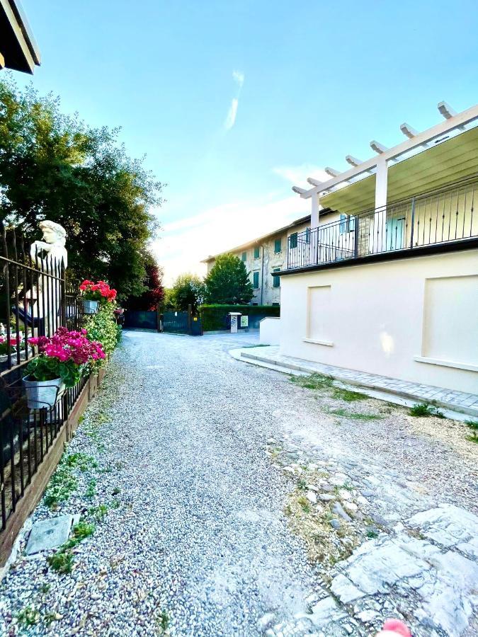 Apartamento Dimora Di Charme Peschiera Del Garda Exterior foto